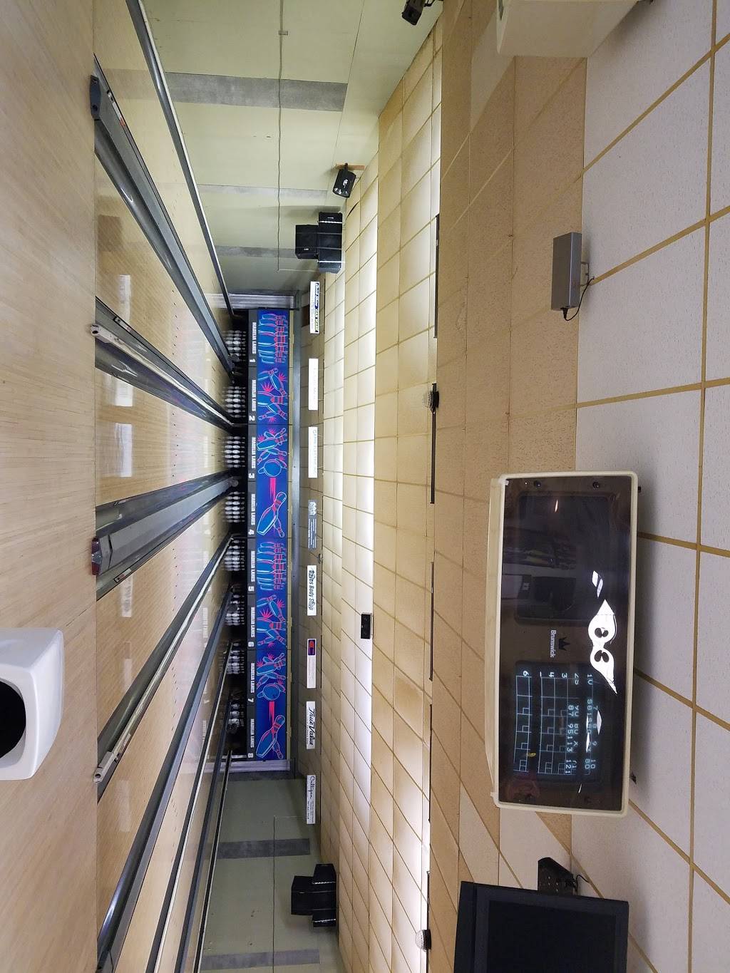 Madelia Lanes | restaurant | 416 1st St SE, Madelia, MN 56062, USA | 5076423322 OR +1 507-642-3322