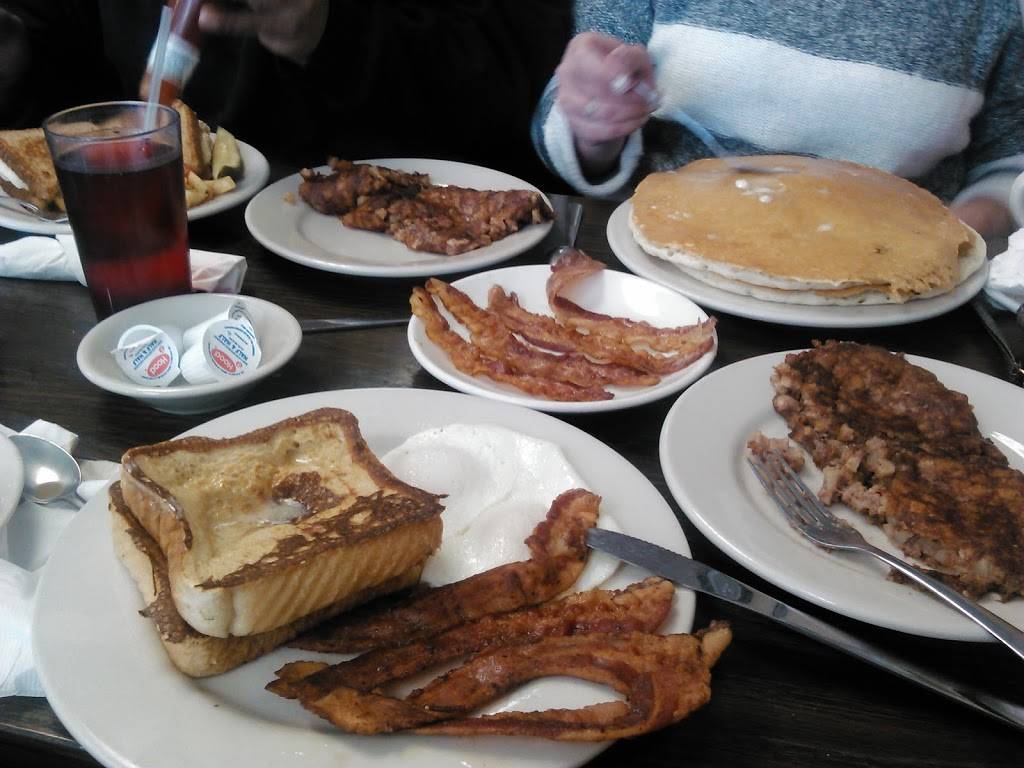 Petros Breakfast & Lunch | restaurant | 351 Front St, Chicopee, MA 01013, USA | 4133314422 OR +1 413-331-4422