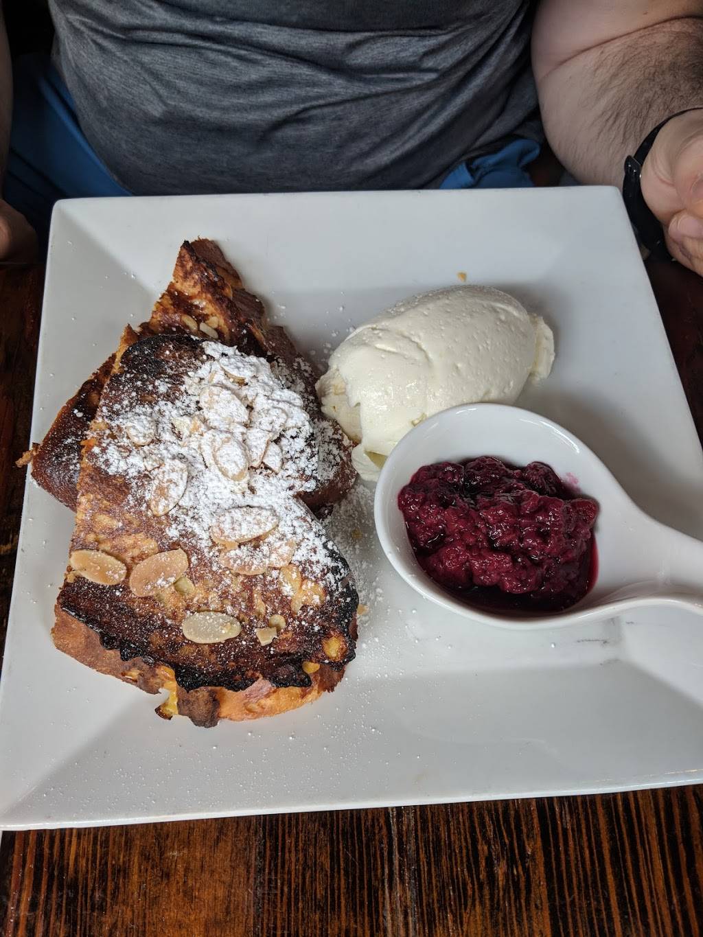 Montmartre | restaurant | 327 7th St SE, Washington, DC 20003, USA | 2025441244 OR +1 202-544-1244