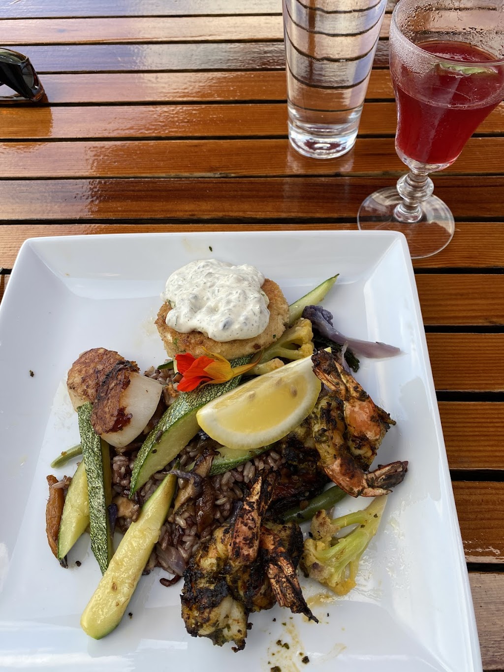 Ona Restaurant & Lounge | restaurant | 131 US-101, Yachats, OR 97498, USA | 5415476627 OR +1 541-547-6627