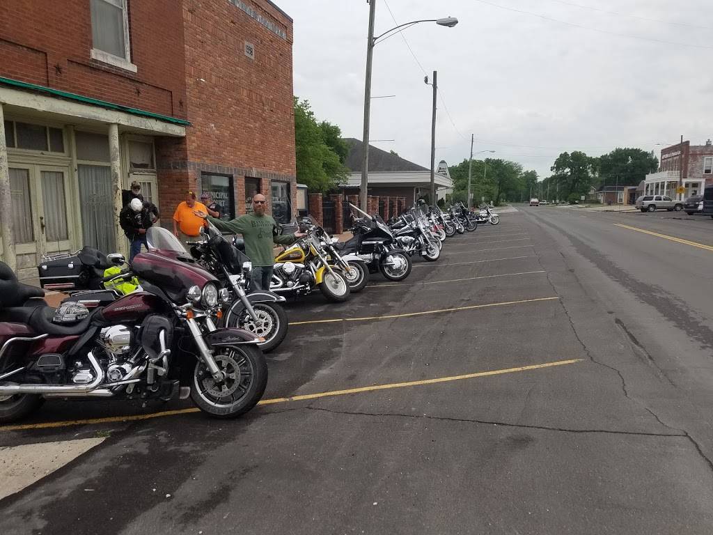 Auxvasse Bar & Grill | restaurant | 105 S Main St, Auxvasse, MO 65231, USA | 5733863636 OR +1 573-386-3636