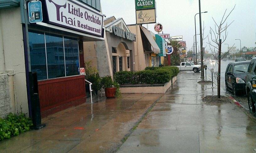 Little Orchids Thai Restaurant | restaurant | across from Lexus dealer, 21614 Ventura Blvd, Woodland Hills, CA 91364, USA | 8188834848 OR +1 818-883-4848