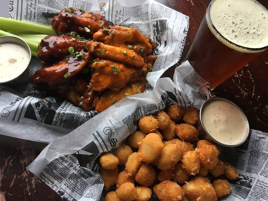 Three Lions Pub | restaurant | 4515 N Oakland Ave, Shorewood, WI 53211, USA | 4147636992 OR +1 414-763-6992