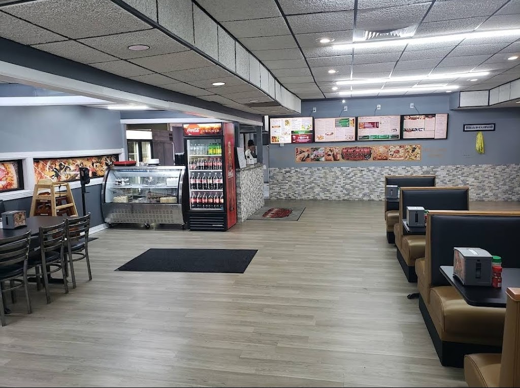 Kickin Pizza | restaurant | 125 W Lincoln Trail Blvd, Radcliff, KY 40160, USA | 2703547755 OR +1 270-354-7755