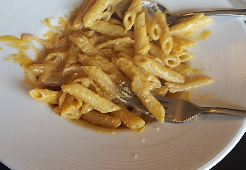 Mama Mias Germantown | restaurant | N112W16344 Mequon Rd, Germantown, WI 53022, USA | 2622422340 OR +1 262-242-2340