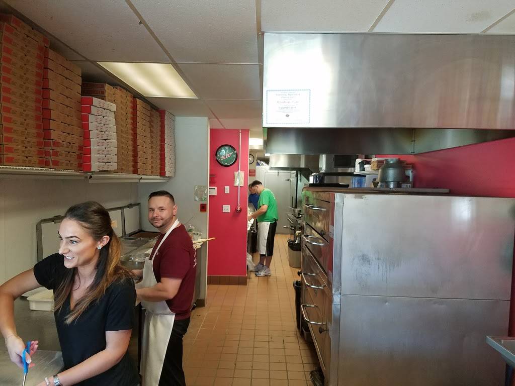 Woodbury Pizza & Restaurant | restaurant | 689 Main St S, Woodbury, CT 06798, USA | 2032630022 OR +1 203-263-0022