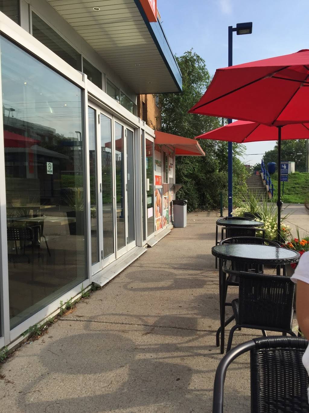 Café Net-Work | restaurant | 473 Boulevard de la Côte Vertu, Saint-Laurent, QC H4L 1X7, Canada | 5143122968 OR +1 514-312-2968