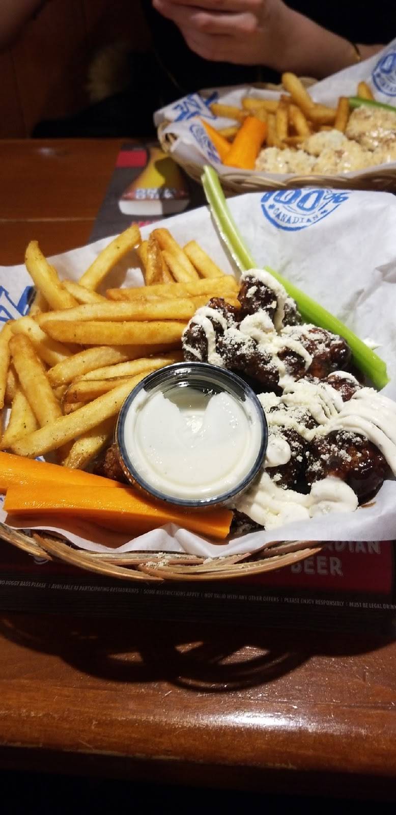 Wild Wing | restaurant | 501 Towerhill Rd, Peterborough, ON K9H 7S3, Canada | 7057459464 OR +1 705-745-9464