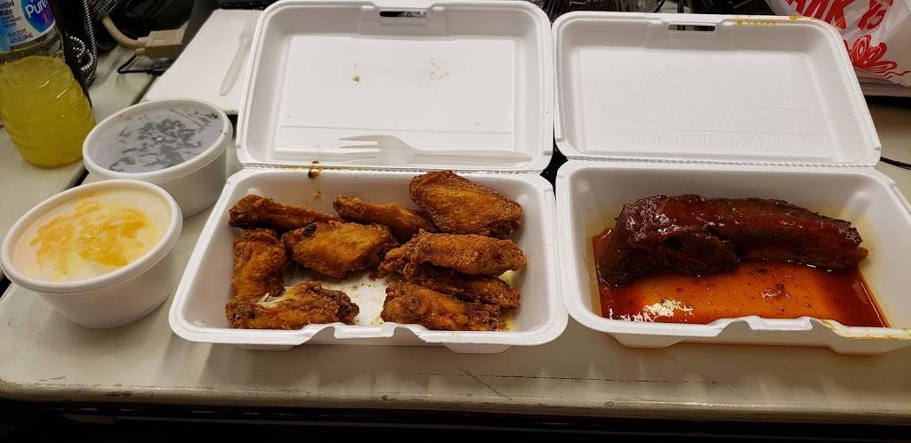 Wings Town | restaurant | 2340 E Monument St, Baltimore, MD 21205, USA | 4105580484 OR +1 410-558-0484