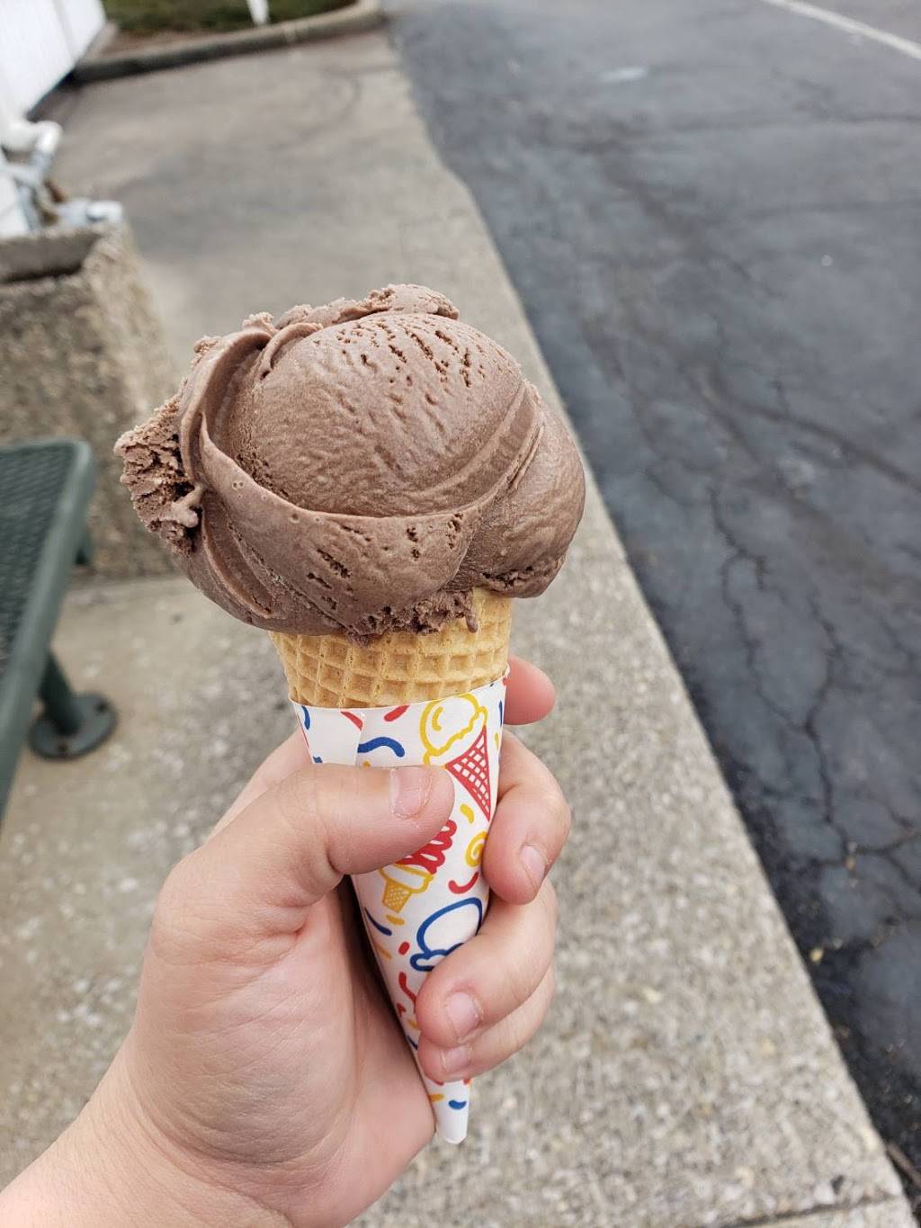 G D Ritzys | restaurant | 601 N Green River Rd, Evansville, IN 47715, USA | 8124746259 OR +1 812-474-6259