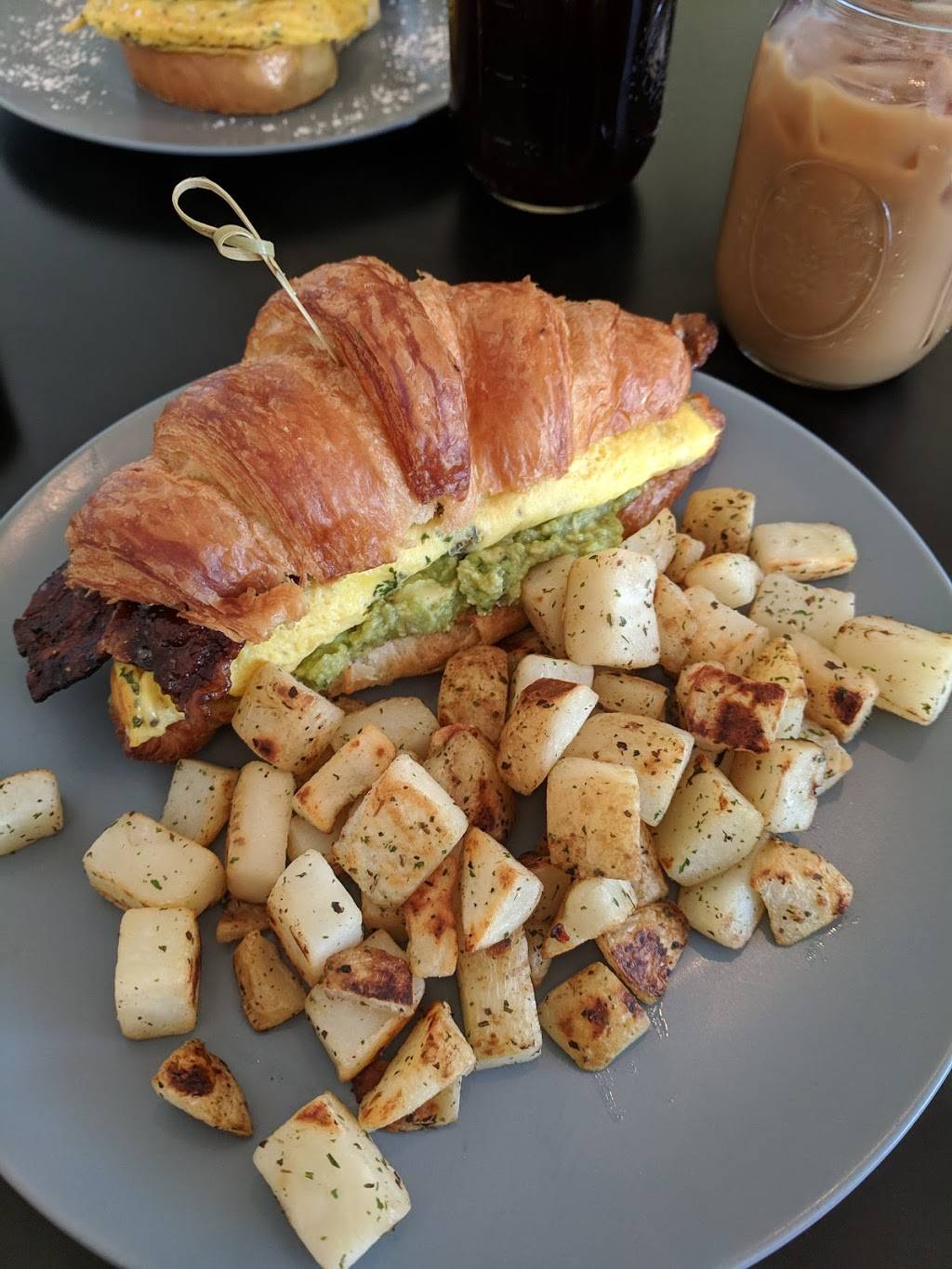 Speckled Hen Coffee | restaurant | 141 E W Main St, Strasburg, PA 17579, USA | 7172883139 OR +1 717-288-3139