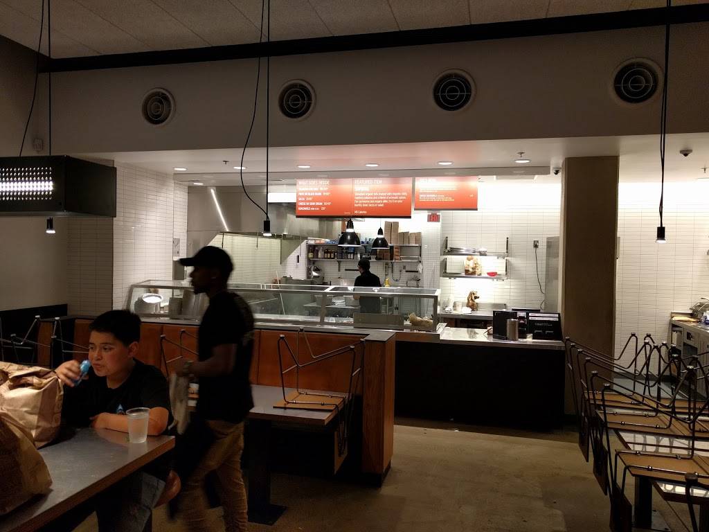 Chipotle Mexican Grill | restaurant | 158 National Plz B1-4/B1-5, Oxon Hill, MD 20745, USA | 3017492016 OR +1 301-749-2016