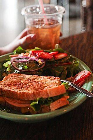 Purple Onion Café & Catering | cafe | 1301 University Ave SE #1, Minneapolis, MN 55414, USA | 6123152629 OR +1 612-315-2629