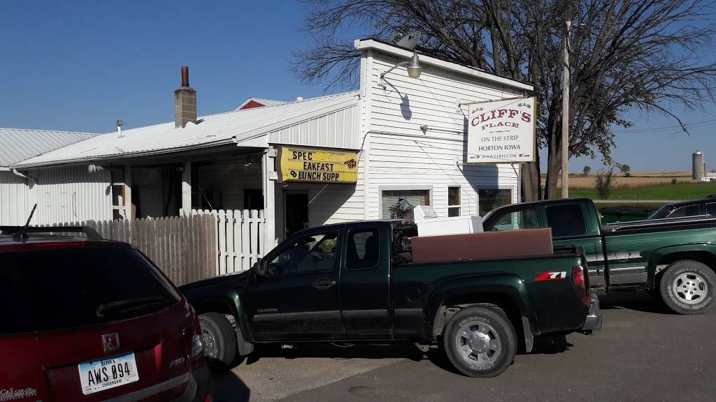 Cliffs Place | restaurant | 1404 Easton Ave, Waverly, IA 50677, USA | 3192763114 OR +1 319-276-3114