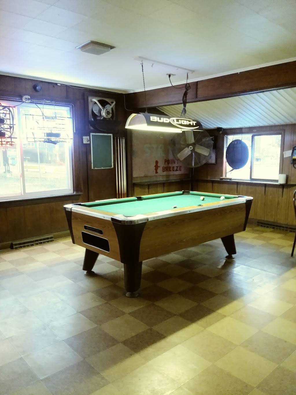 Strohs Tavern | restaurant | 9566 Lake Shore Rd, Angola, NY 14006, USA | 7165490480 OR +1 716-549-0480