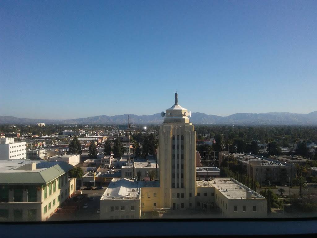 Louisiana Fried Chicken | restaurant | 2103 W Jefferson Blvd, Los Angeles, CA 90018, USA | 3233739799 OR +1 323-373-9799