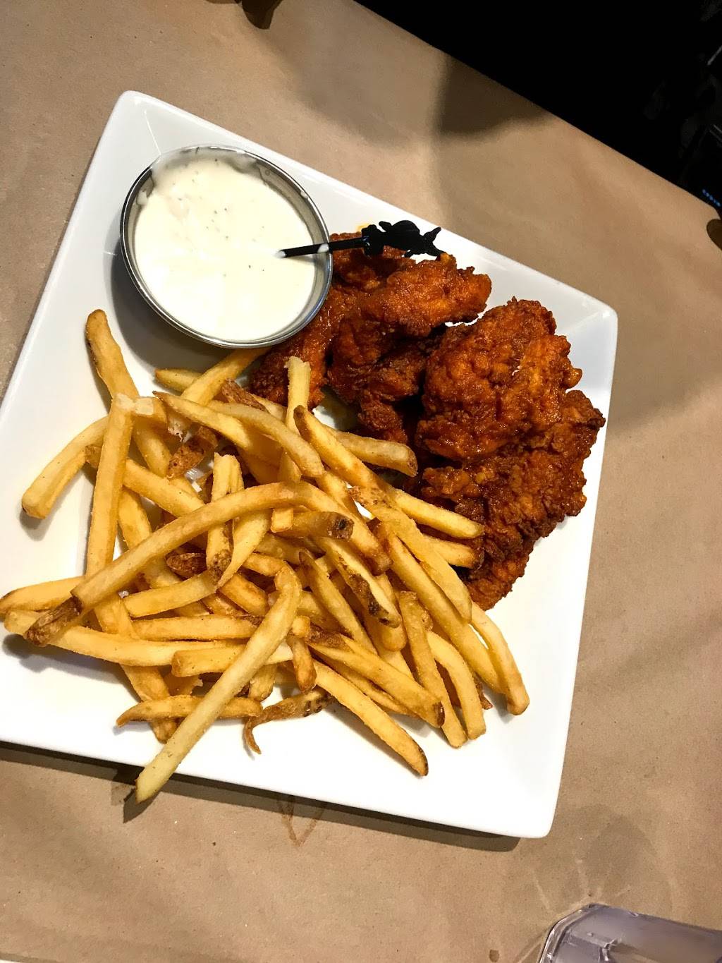 Jack Astors Bar & Grill | restaurant | 400 Ontario St, St. Catharines, ON L2R 5L8, Canada | 9059885677 OR +1 905-988-5677