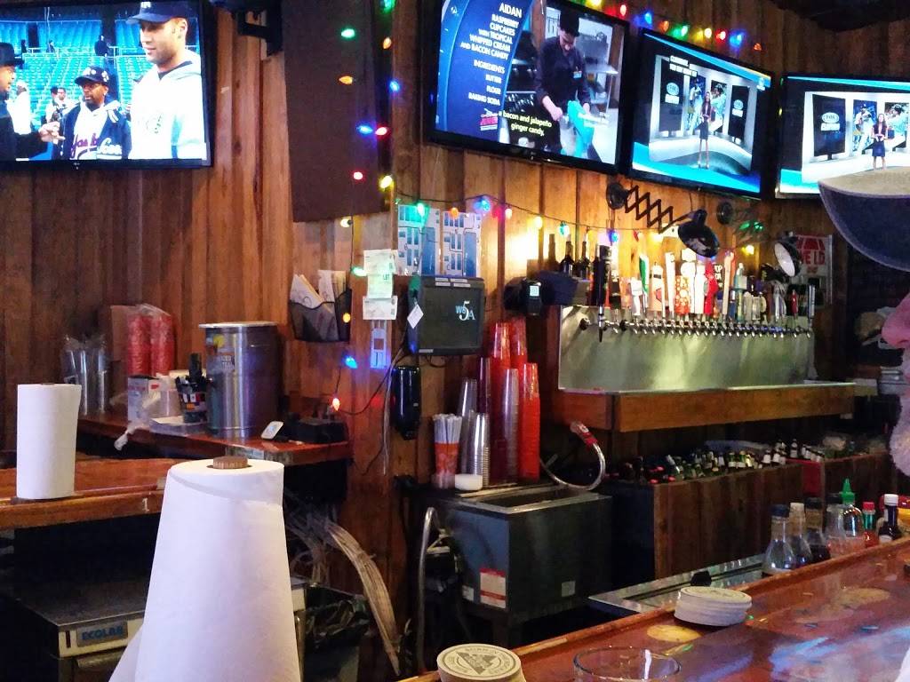 Hole In The Wall Tavern | restaurant | 9821 SW 184th St, Palmetto Bay, FL 33157, USA | 3052333225 OR +1 305-233-3225