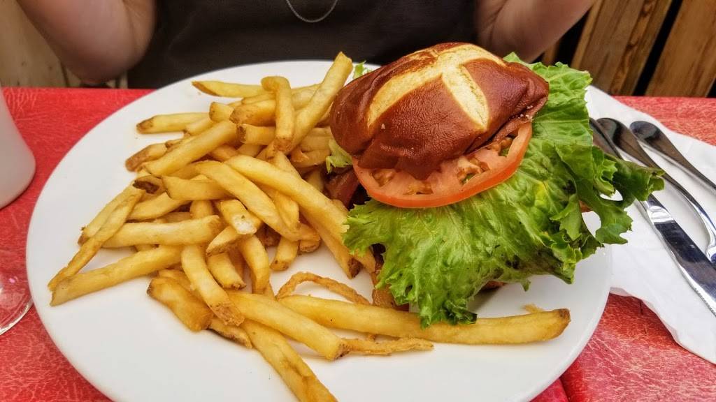 Fireside Restaurant & Lounge | restaurant | 5739 N Ravenswood Ave, Chicago, IL 60660, USA | 7735617433 OR +1 773-561-7433