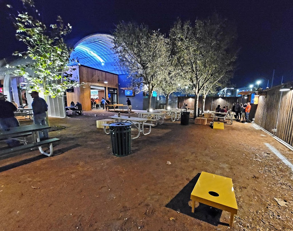 Camp 1604 | restaurant | 5534 N Loop 1604 W, San Antonio, TX 78249, USA | 2107561725 OR +1 210-756-1725