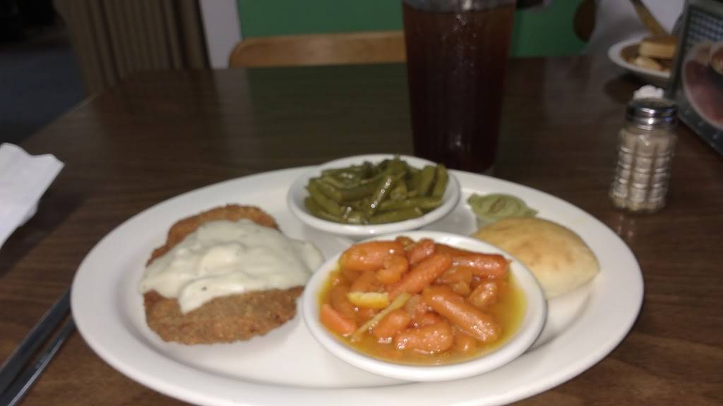 Clouds Country Cooking | restaurant | 1028 N College St #8, Harrodsburg, KY 40330, USA | 8597340086 OR +1 859-734-0086