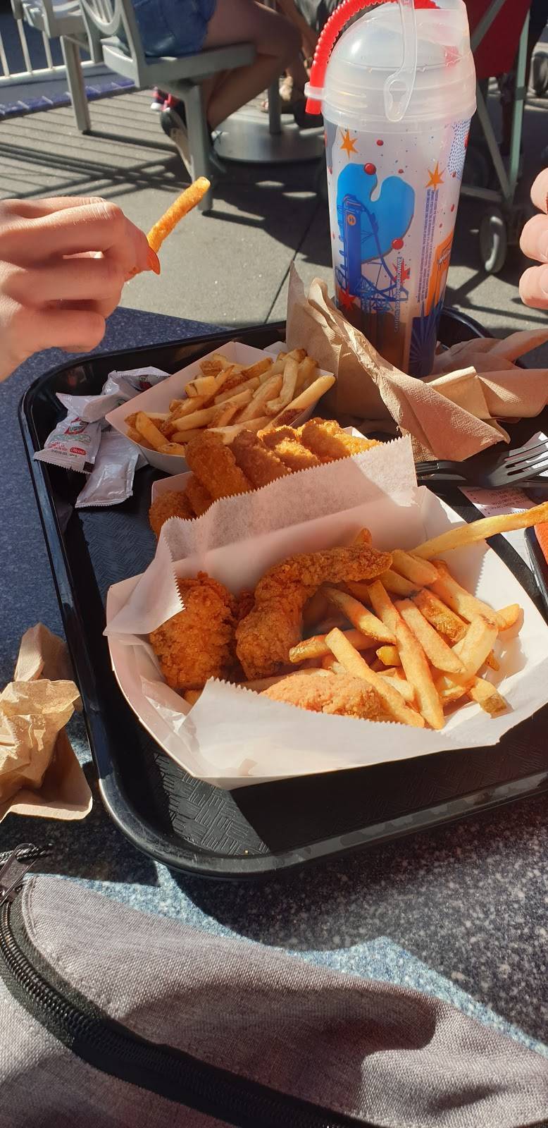 Mels Drive-In | restaurant | South St, Orlando, FL 32819, USA | 4072244233 OR +1 407-224-4233