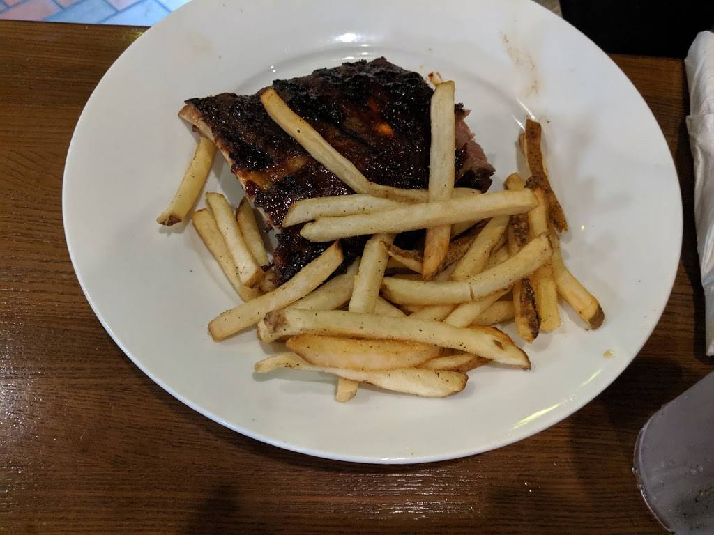 TGI Fridays | restaurant | 2443 N Squirrel Rd, Auburn Hills, MI 48326, USA | 2483409771 OR +1 248-340-9771