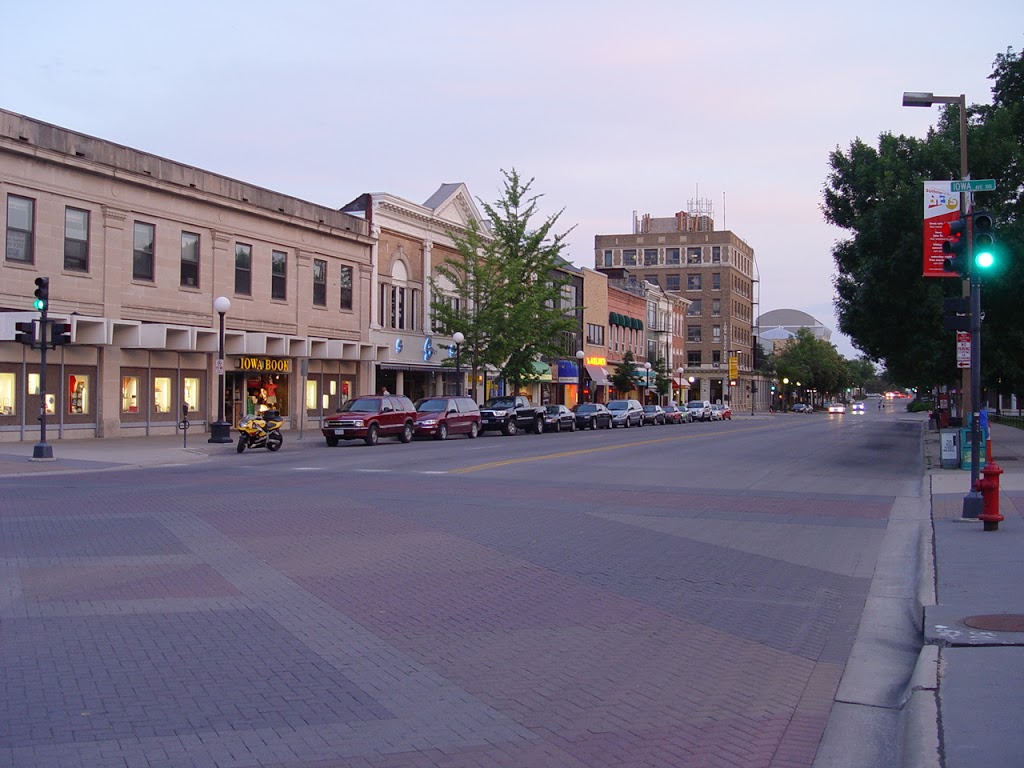 Iowa City Downtown District | restaurant | 103 E College St #200, Iowa City, IA 52240, USA | 3193540863 OR +1 319-354-0863