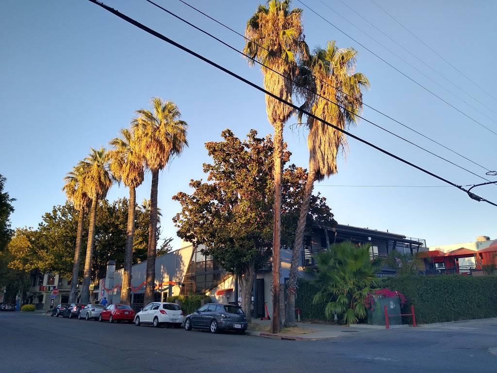 Mangos Burger Bar | restaurant | 1930 K St, Sacramento, CA 95811, USA | 9164922922 OR +1 916-492-2922