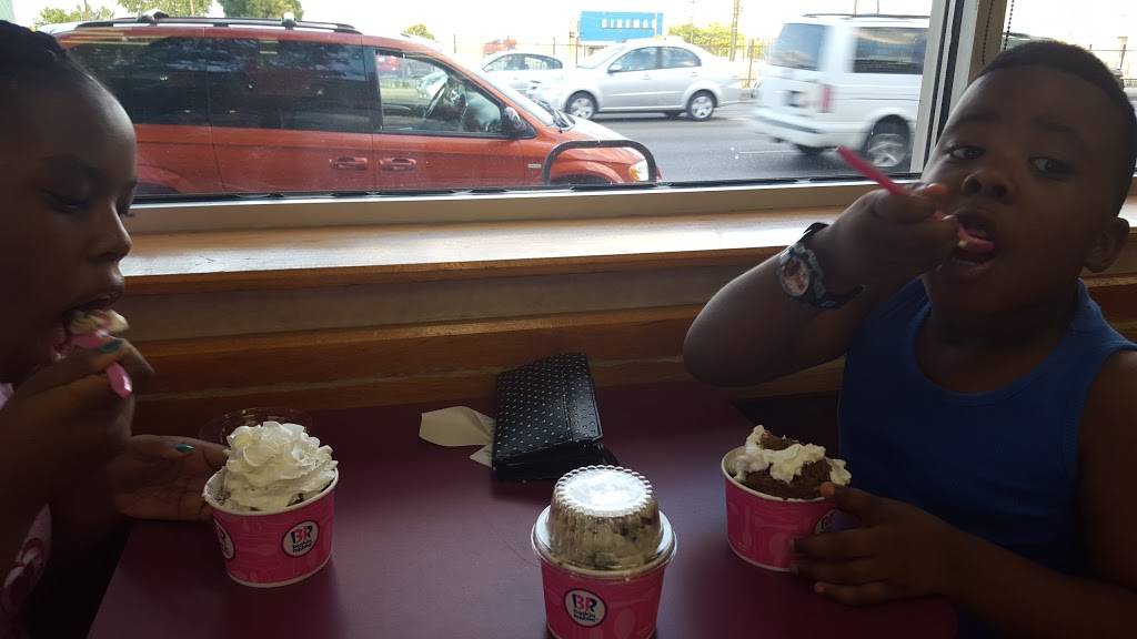 Dunkin Donuts | cafe | 6100 S Western Ave, Chicago, IL 60636, USA | 7737763421 OR +1 773-776-3421