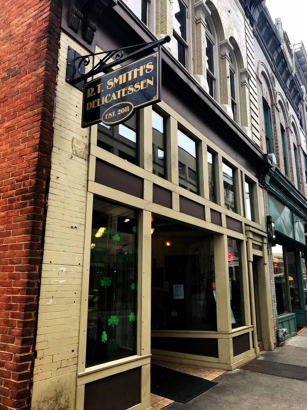 R.T. Smiths Fine Delicatessen | restaurant | 10 Campbell Ave SE, Roanoke, VA 24011, USA | 5403144072 OR +1 540-314-4072