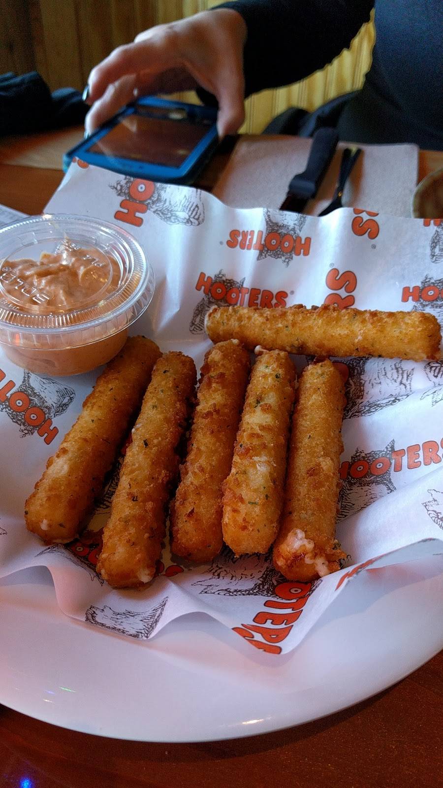 Hooters | restaurant | 5670 Northridge Dr, Gurnee, IL 60031, USA | 8473601672 OR +1 847-360-1672