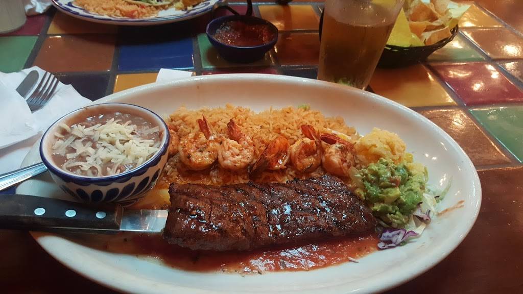 El Torito | restaurant | 2020 E Ball Rd, Anaheim, CA 92806, USA | 7149564880 OR +1 714-956-4880