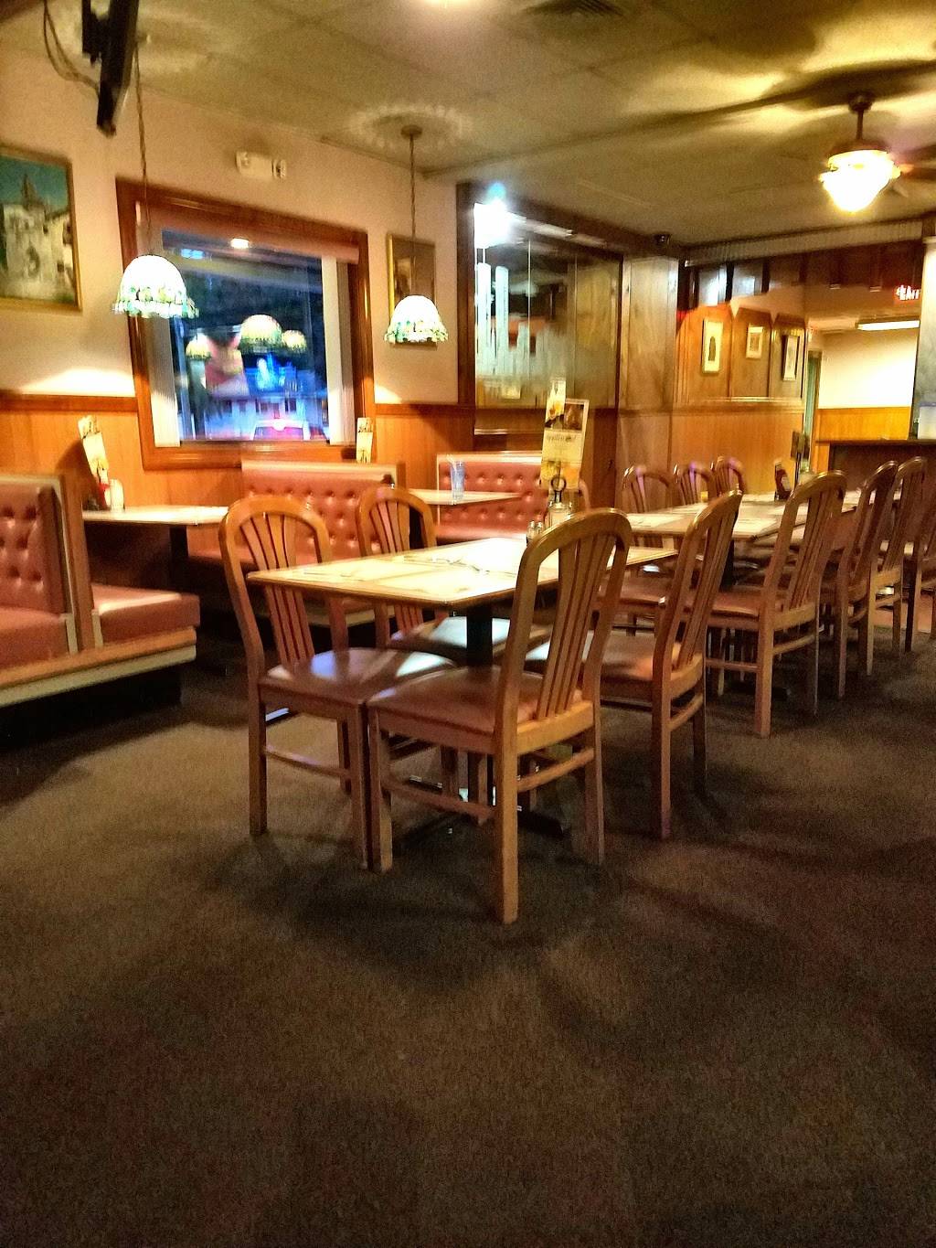 Applewood Restaurant & Bar | restaurant | 820 Farmington Ave, Bristol, CT 06010, USA | 8605897133 OR +1 860-589-7133