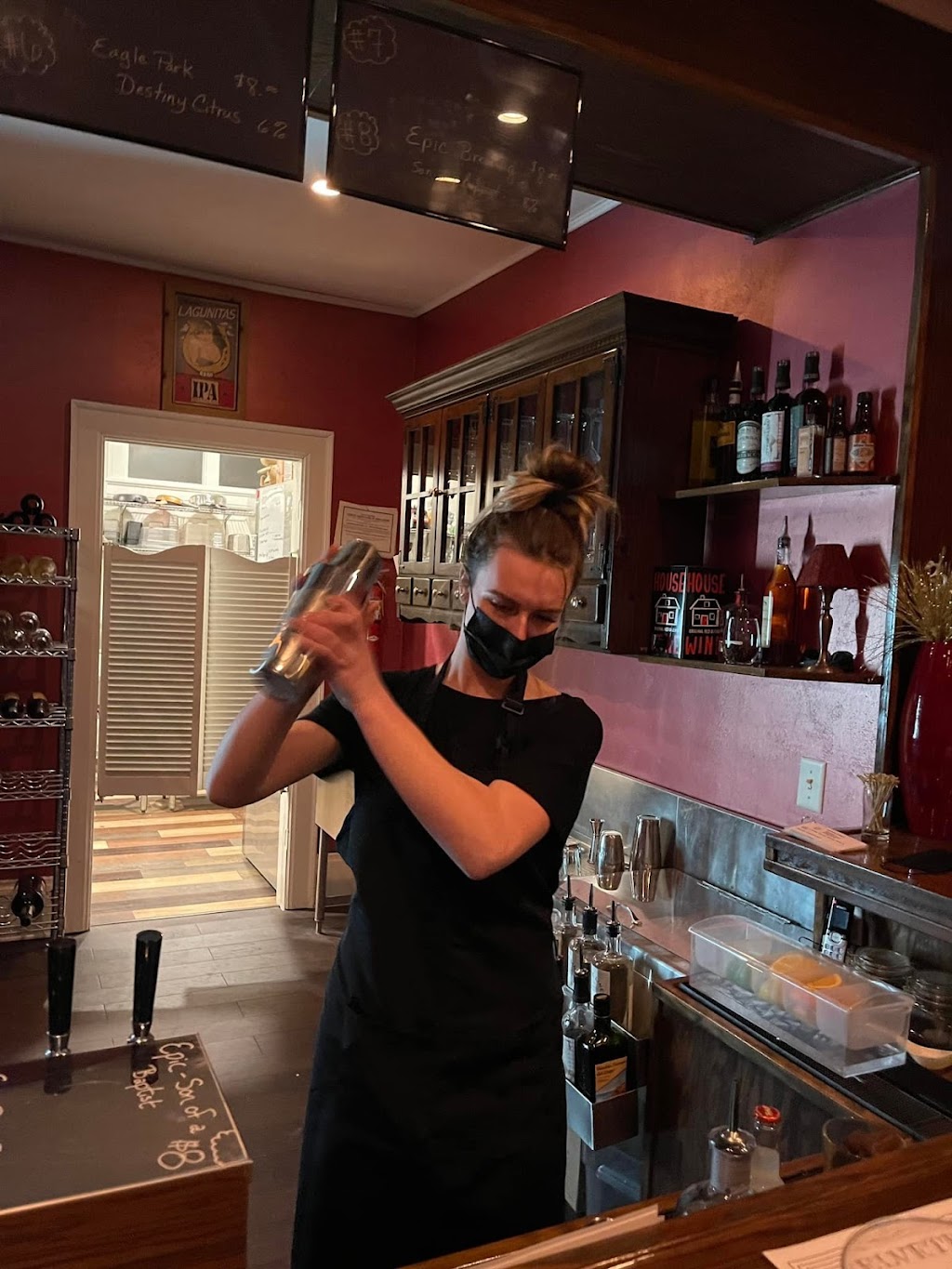 Velveteen Cocktail Lounge | restaurant | 128 E Madison St, Lake Mills, WI 53551, USA | 9209450090 OR +1 920-945-0090