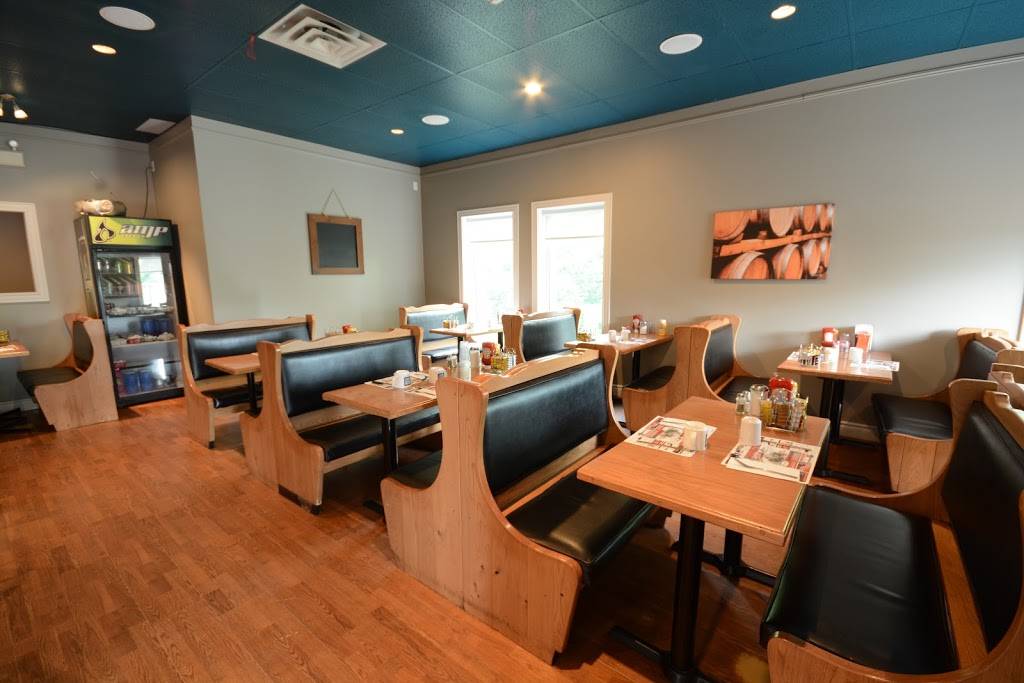 Le Saint Bens | restaurant | 550 98e Rue, Saint-Georges, QC G5Y 8G1, Canada | 4182275212 OR +1 418-227-5212