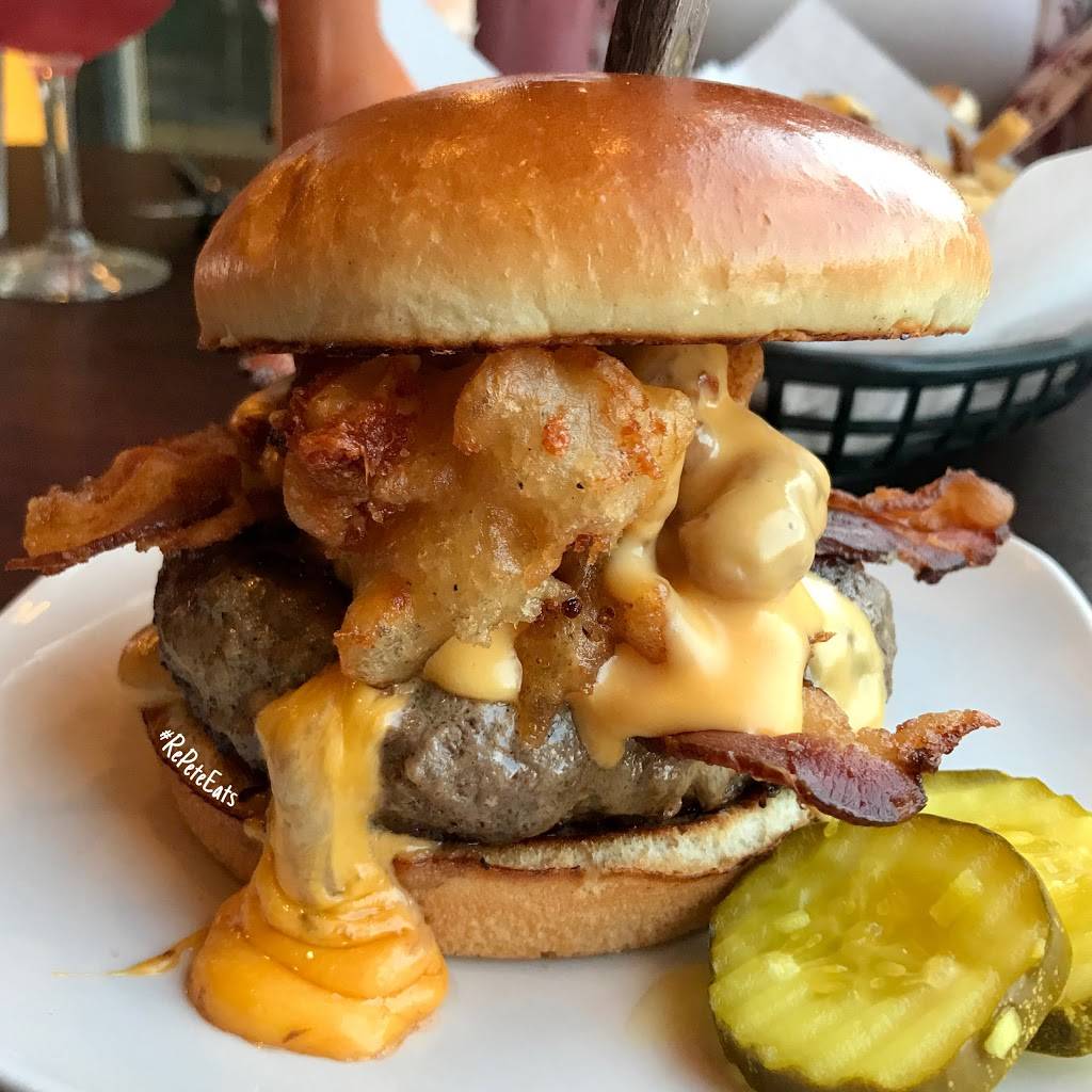 Crafty Cow | restaurant | 2675 S Kinnickinnic Ave, Milwaukee, WI 53207, USA | 4148080481 OR +1 414-808-0481