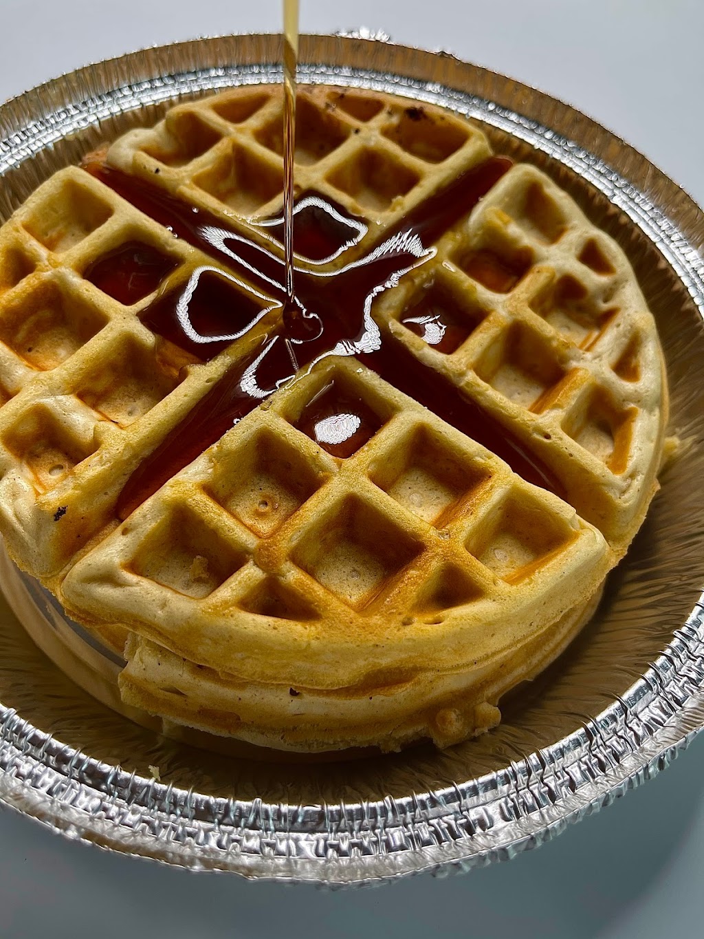 Wing and Waffle Factory | restaurant | 800 Forrest St NW, Atlanta, GA 30318, USA | 4044823157 OR +1 404-482-3157