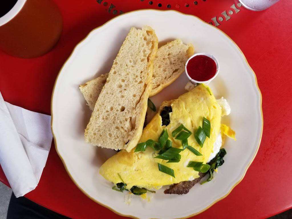 Frenchies Famous | restaurant | 619 Randolph St, Traverse City, MI 49684, USA | 2319441228 OR +1 231-944-1228