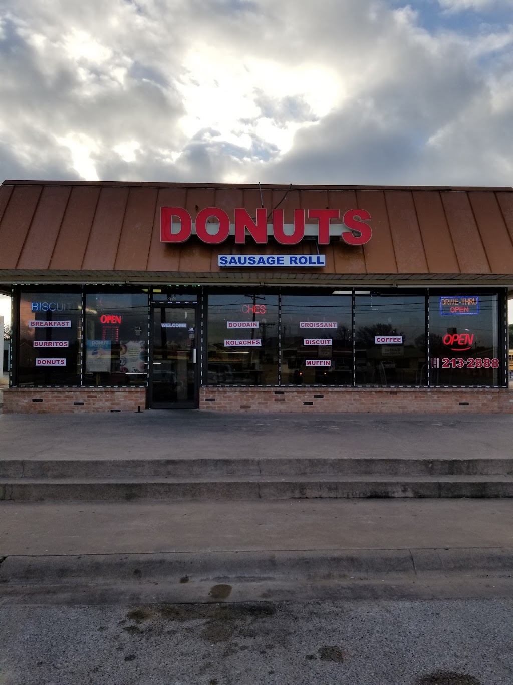 Campus Donuts & Kolaches | restaurant | 3119 Knickerbocker Rd, San Angelo, TX 76904, USA | 3252132888 OR +1 325-213-2888