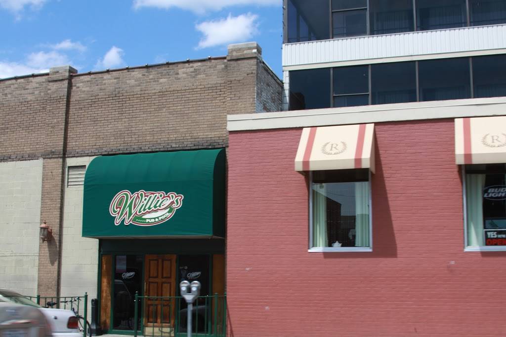 Willies Pub & Pool | restaurant | 1109 E Broadway, Columbia, MO 65201, USA | 5735541485 OR +1 573-554-1485