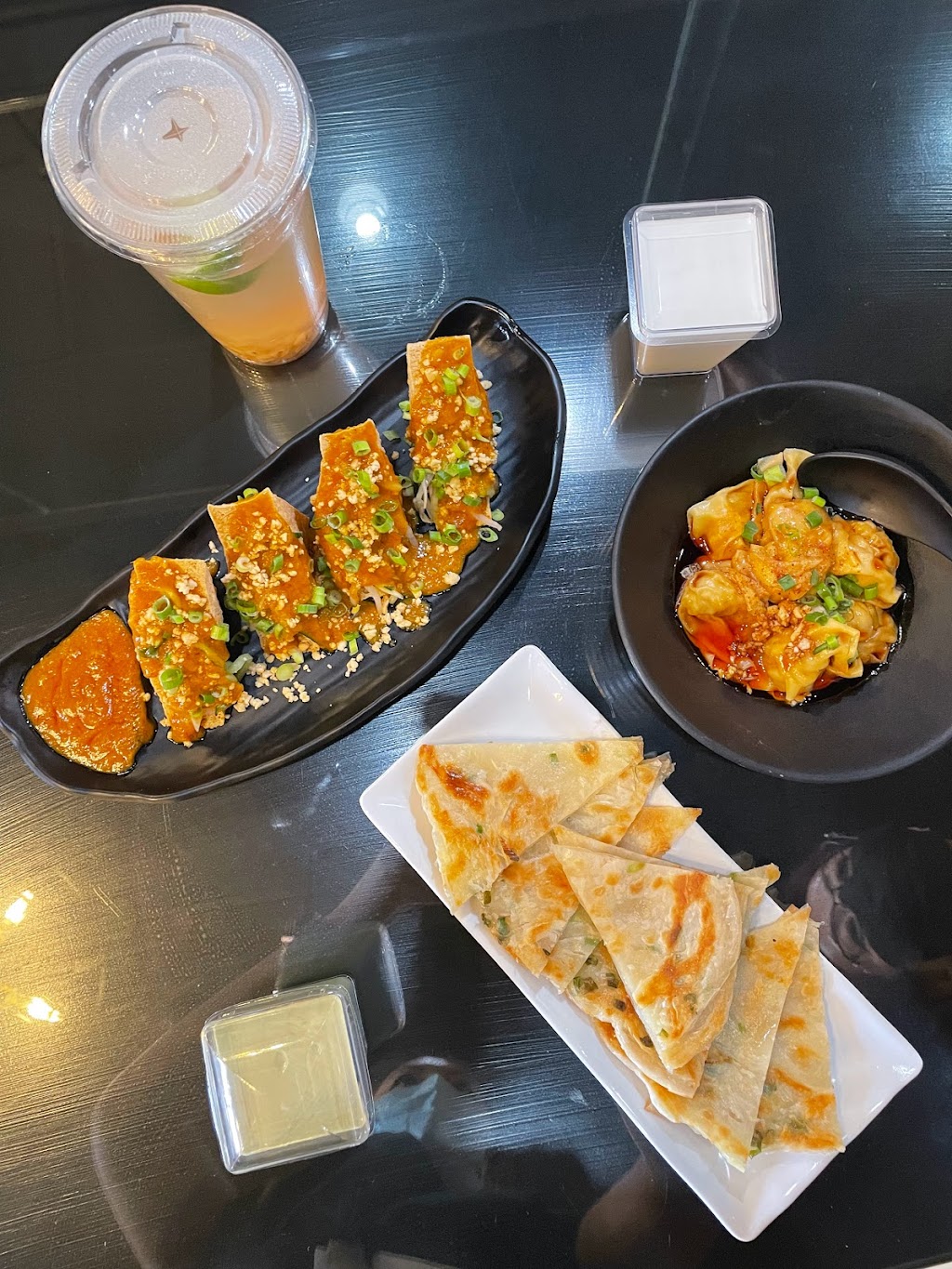 Noodlehead | restaurant | 3419 S Jones Blvd, Las Vegas, NV 89146, USA | 7028550708 OR +1 702-855-0708