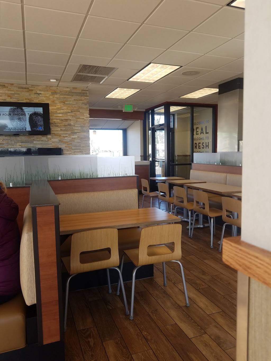 Wendys | restaurant | 1504 Calumet Ave, Valparaiso, IN 46383, USA | 2194648781 OR +1 219-464-8781