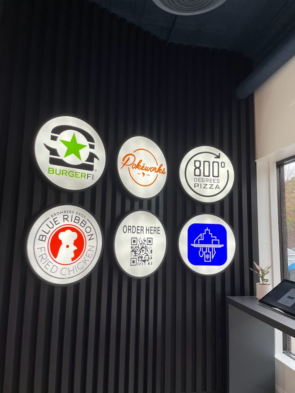 Epic Kitchens Lakeview | restaurant | 3332 N Broadway, Chicago, IL 60657, USA | 7739002026 OR +1 773-900-2026