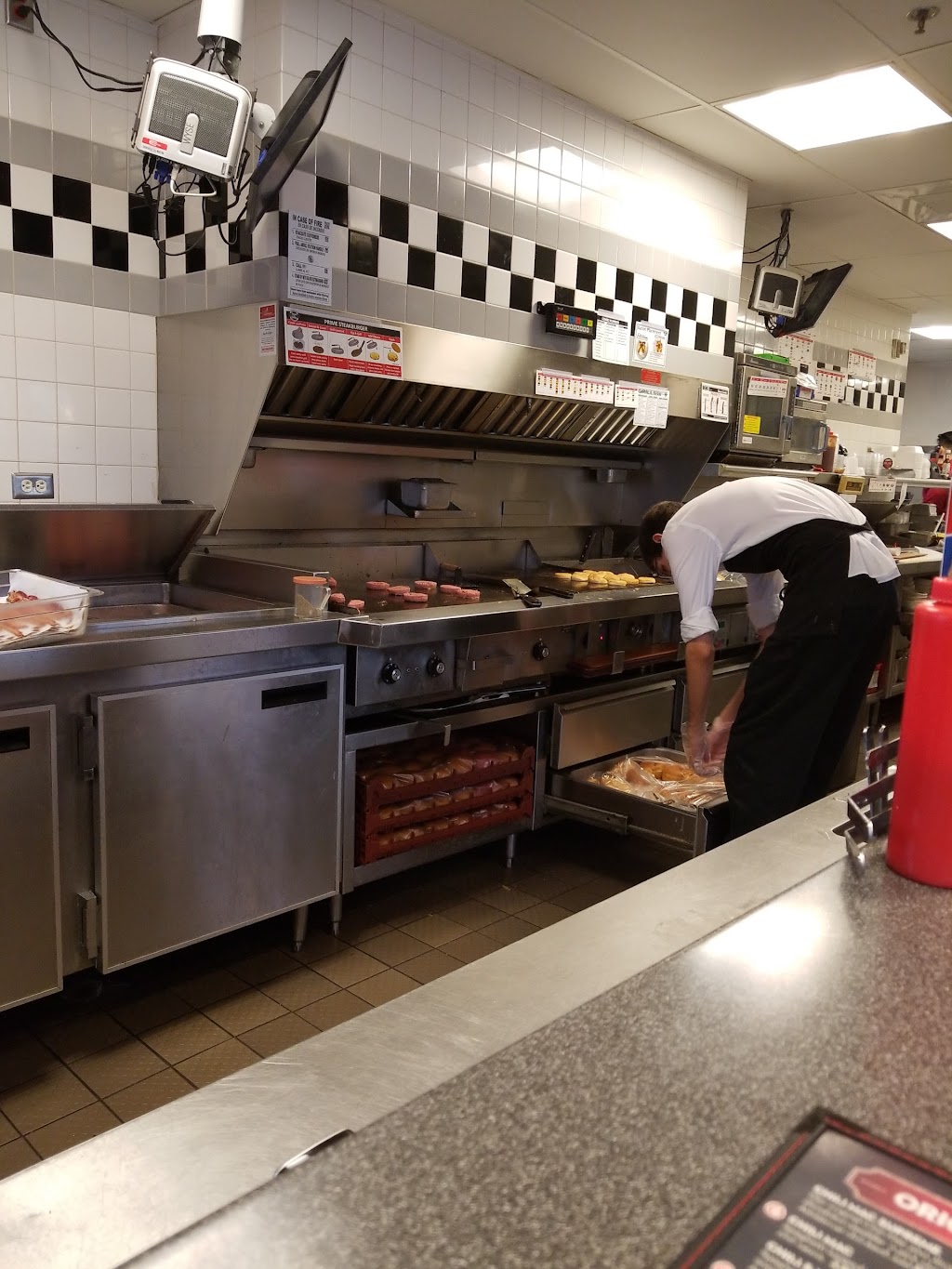 Steak n Shake | restaurant | 630 S Sutton Rd, Streamwood, IL 60107, USA | 6304978109 OR +1 630-497-8109