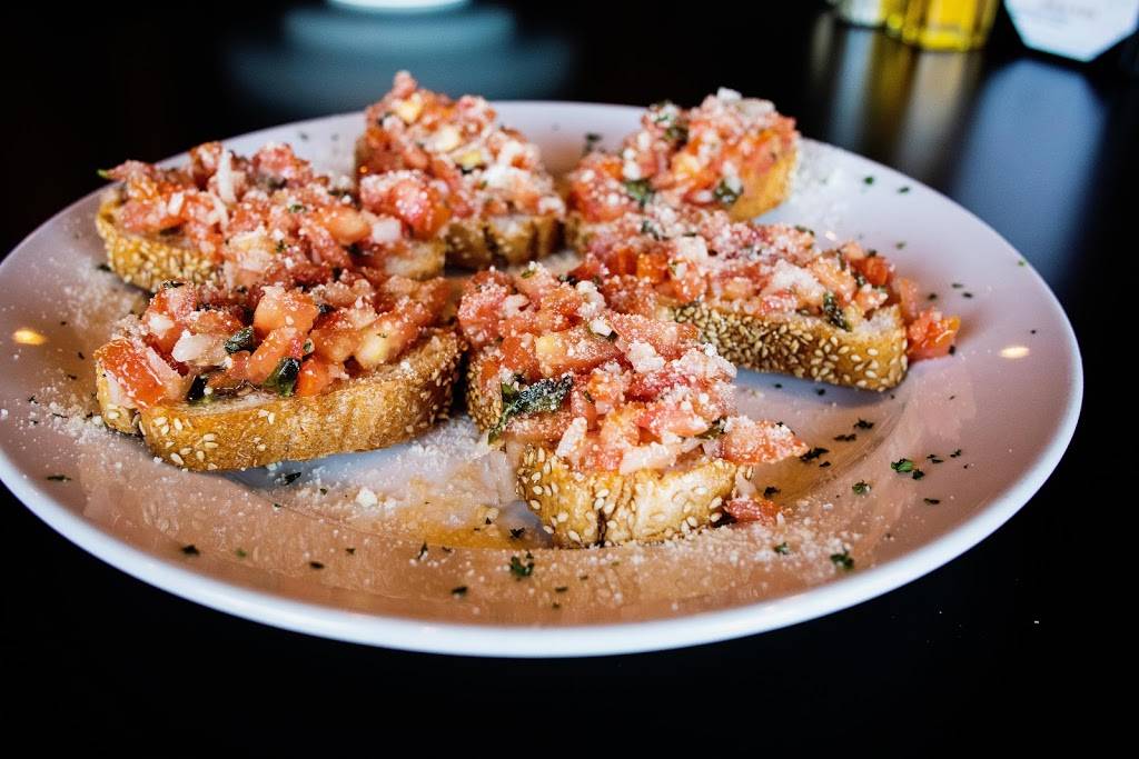 Salamones North | restaurant | 2583 N Mulford Rd, Rockford, IL 61114, USA | 8156391200 OR +1 815-639-1200