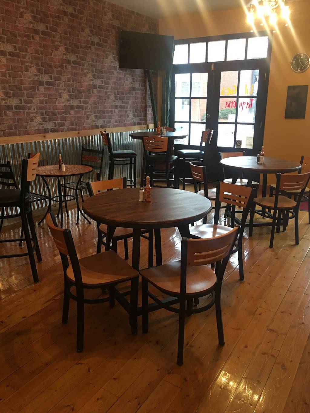 Lil Gios Taqueria | restaurant | 336 S Main St, St Charles, MO 63301, USA | 6368964377 OR +1 636-896-4377