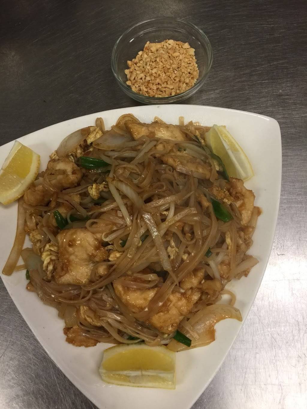 New Chief Wok Restaurant | restaurant | 224 N Broadway, Salem, NH 03079, USA | 6038986200 OR +1 603-898-6200