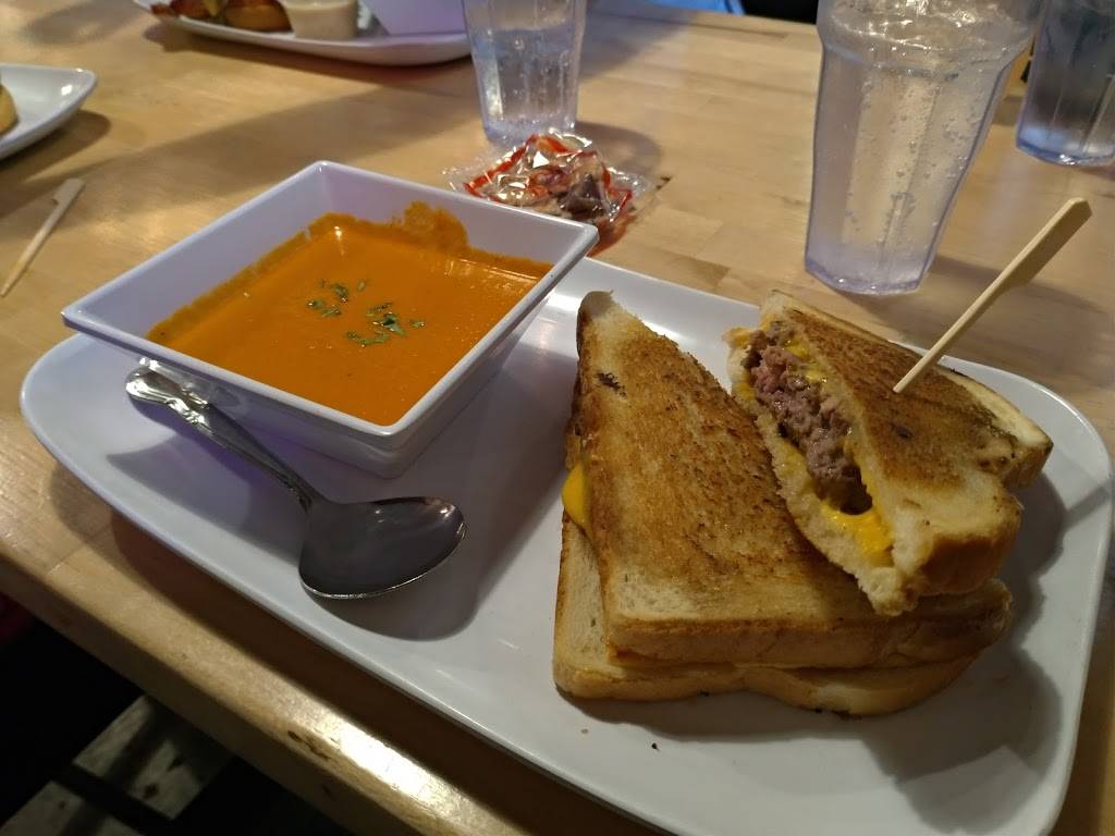 otter bar and Burger | restaurant | 2379 Eastlake Ave E, Seattle, WA 98102, USA | 2069069401 OR +1 206-906-9401