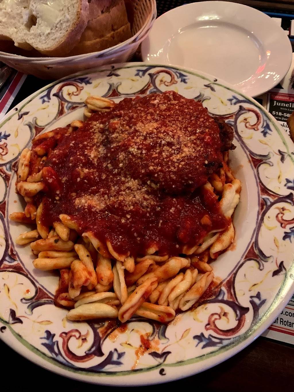 Russos Grill | restaurant | 365 W Main St, Amsterdam, NY 12010, USA | 5188422630 OR +1 518-842-2630